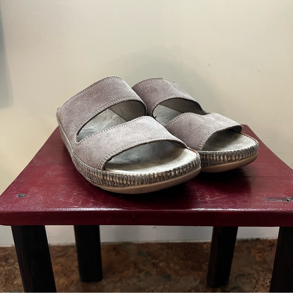 Fit Flop Women's Tan Suede Slide Sandals Size 9
